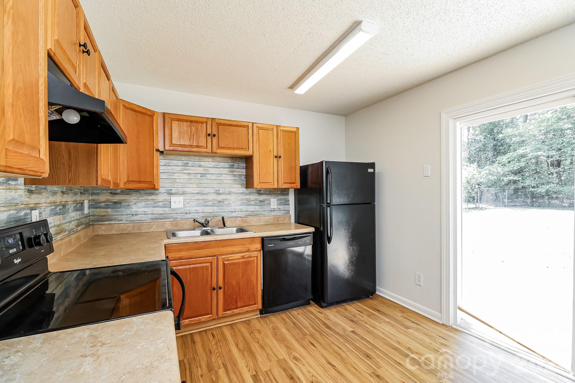 1848 Twain Street — Newton