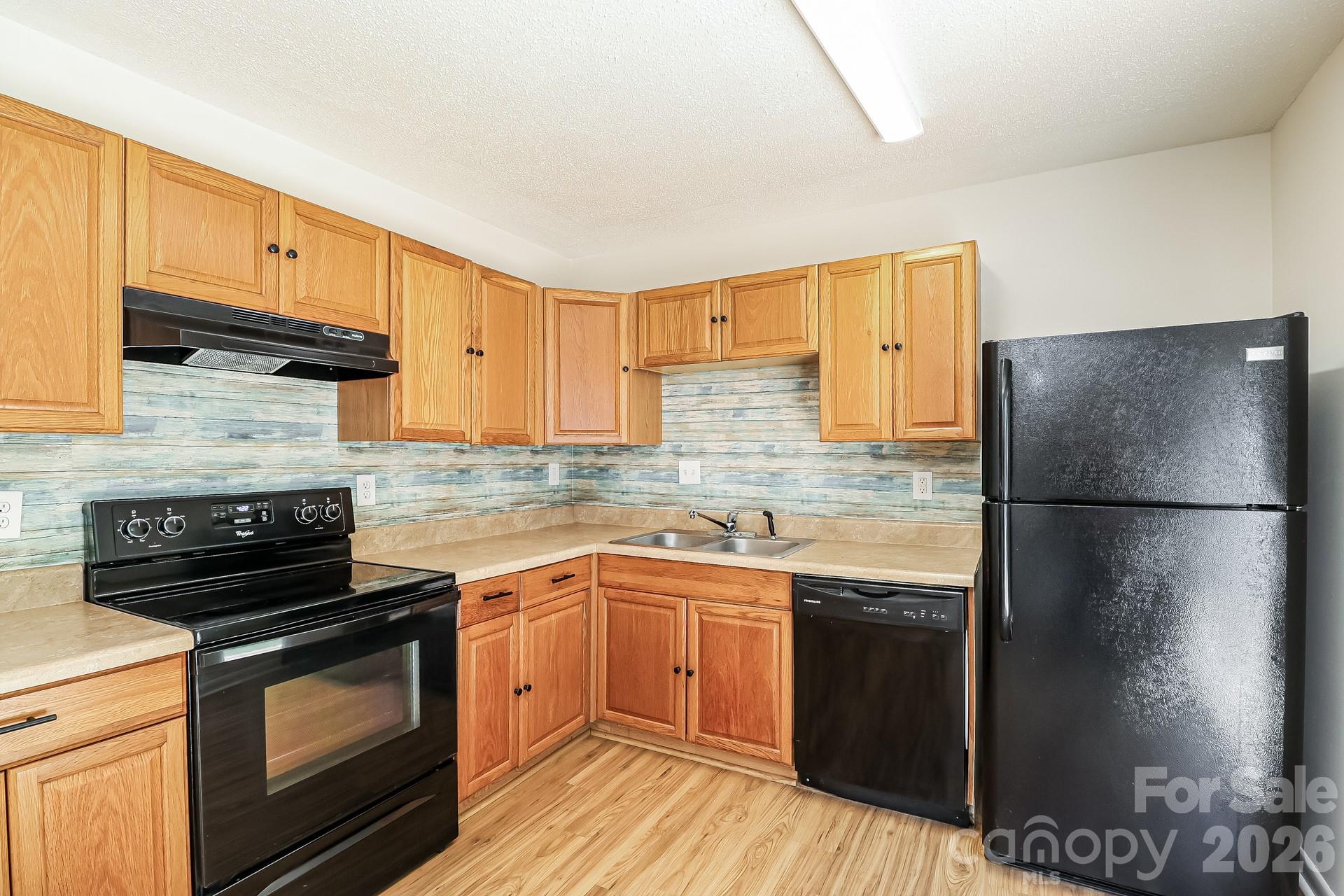 1848 Twain Street — Newton