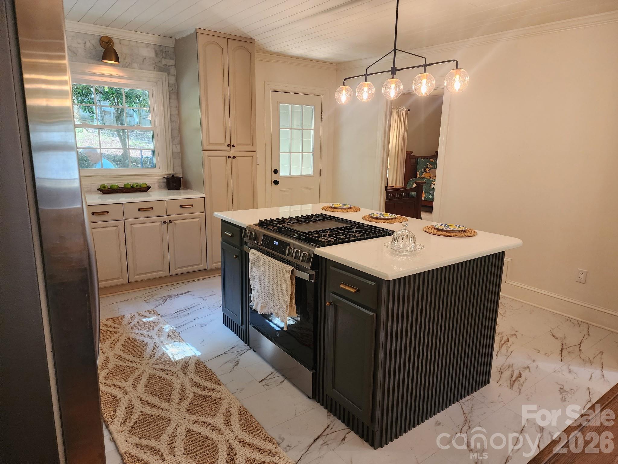 616 E Oakwood Avenue — Albemarle
