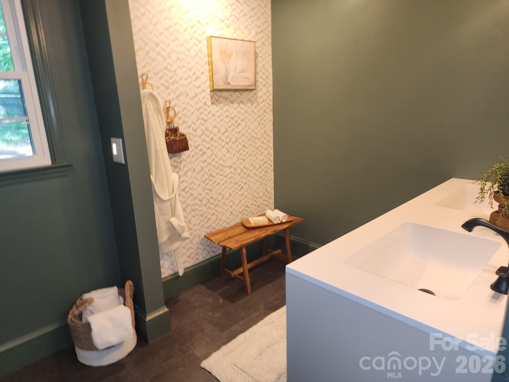 616 E Oakwood Avenue — Albemarle