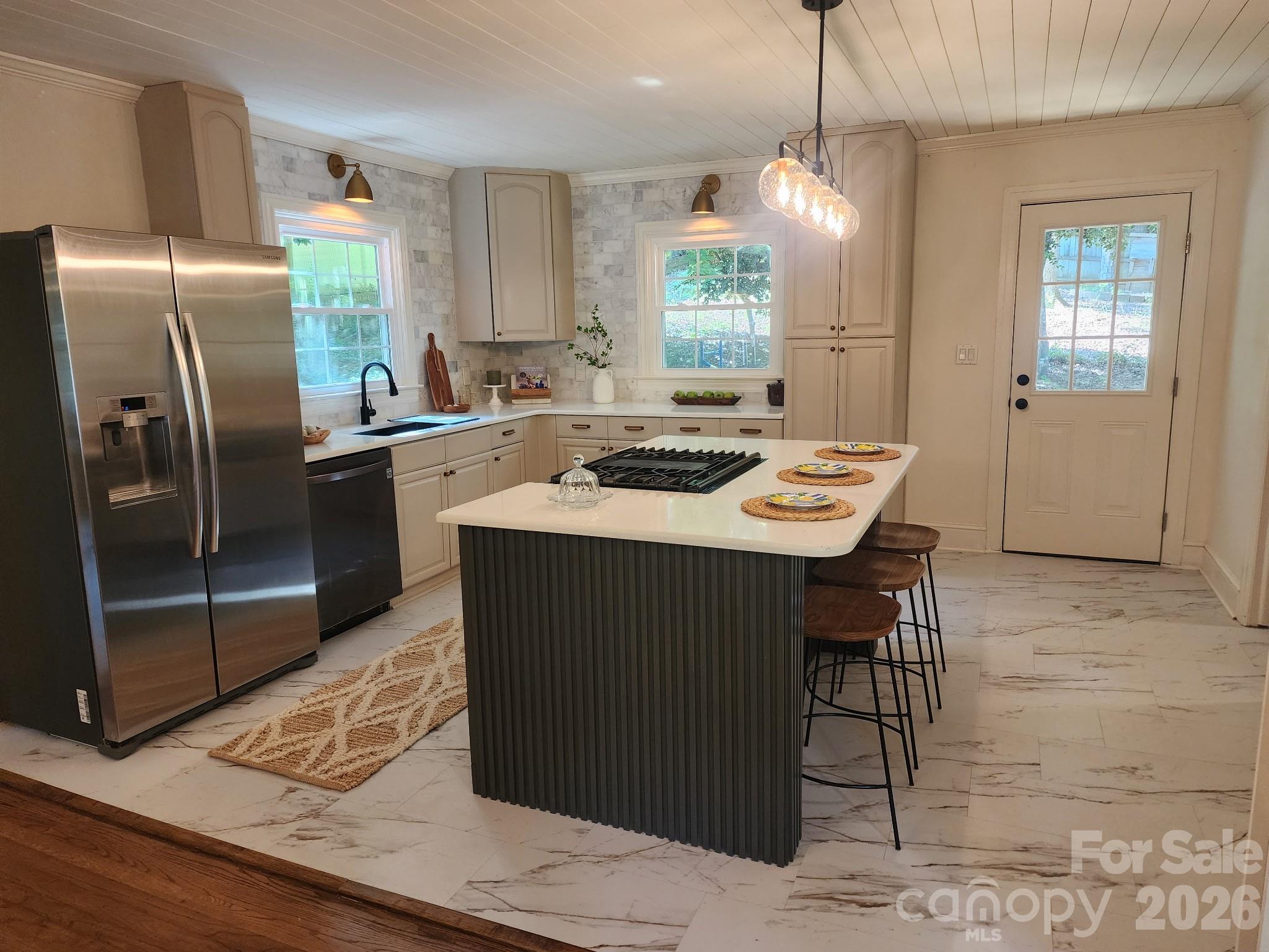 616 E Oakwood Avenue — Albemarle