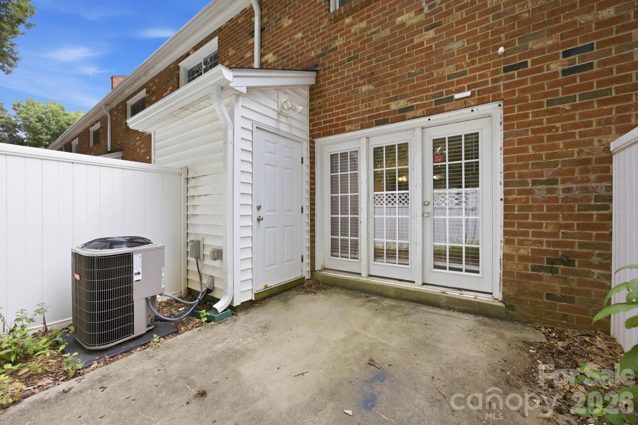 1215 Green Oaks Lane #I — Charlotte