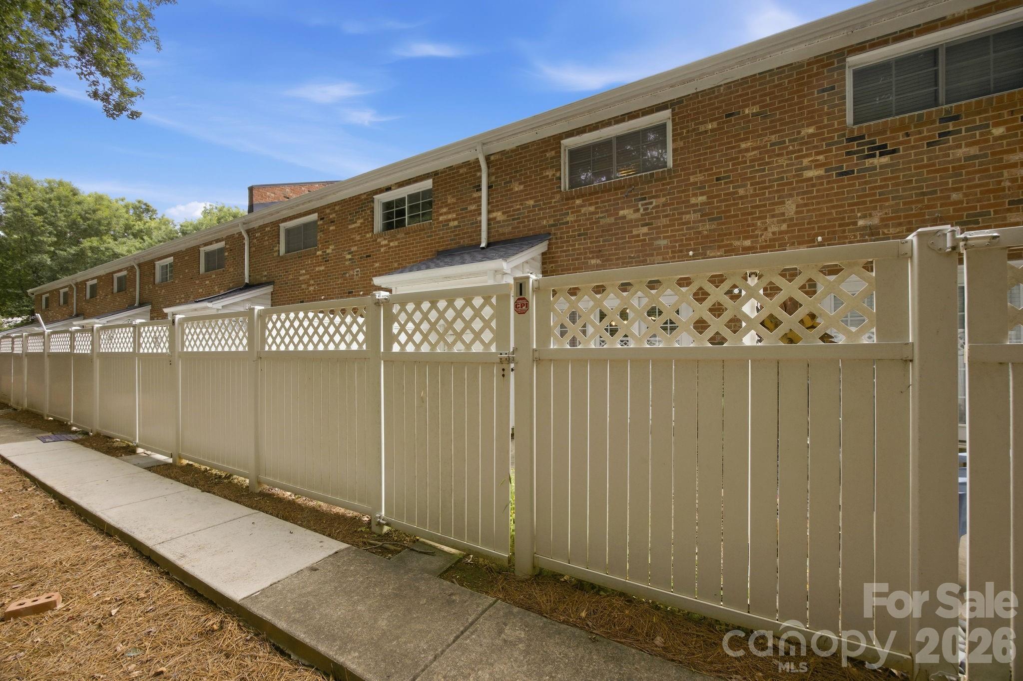1215 Green Oaks Lane #I — Charlotte
