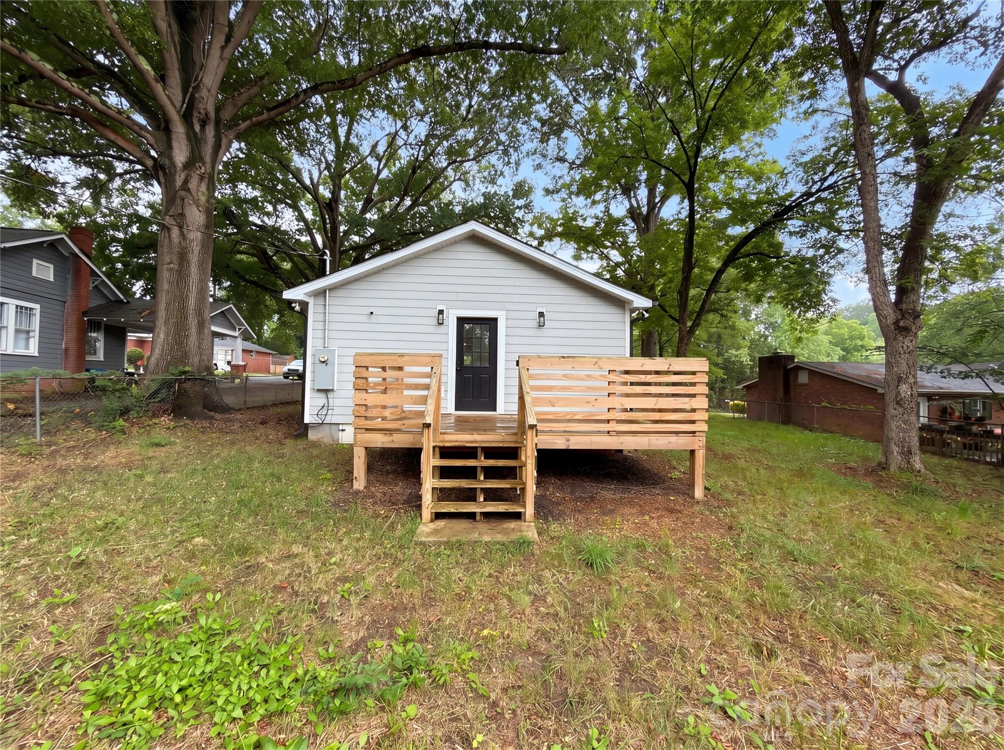1013 Elm Street — Monroe