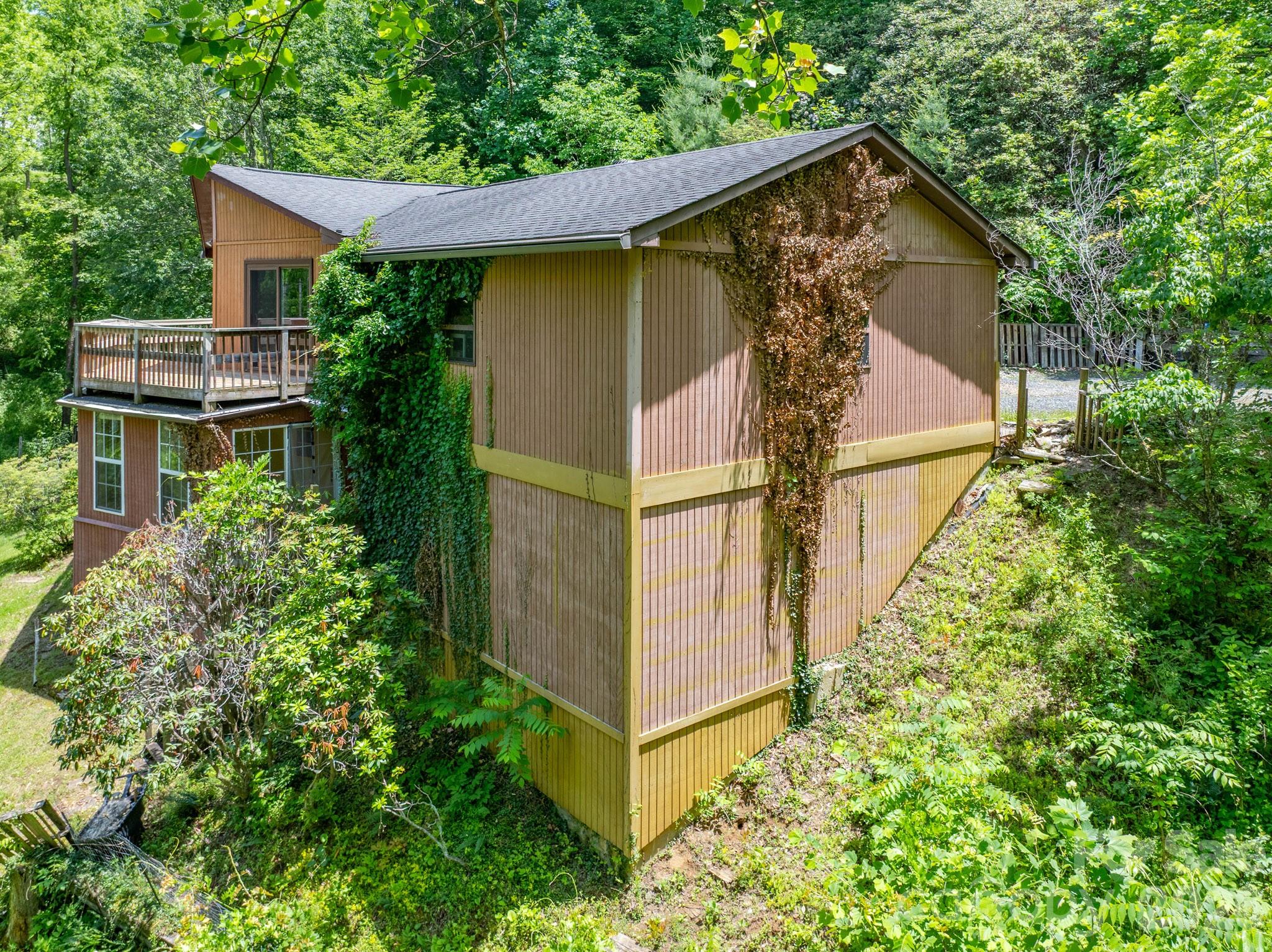 295 Richmond Road — Bakersville