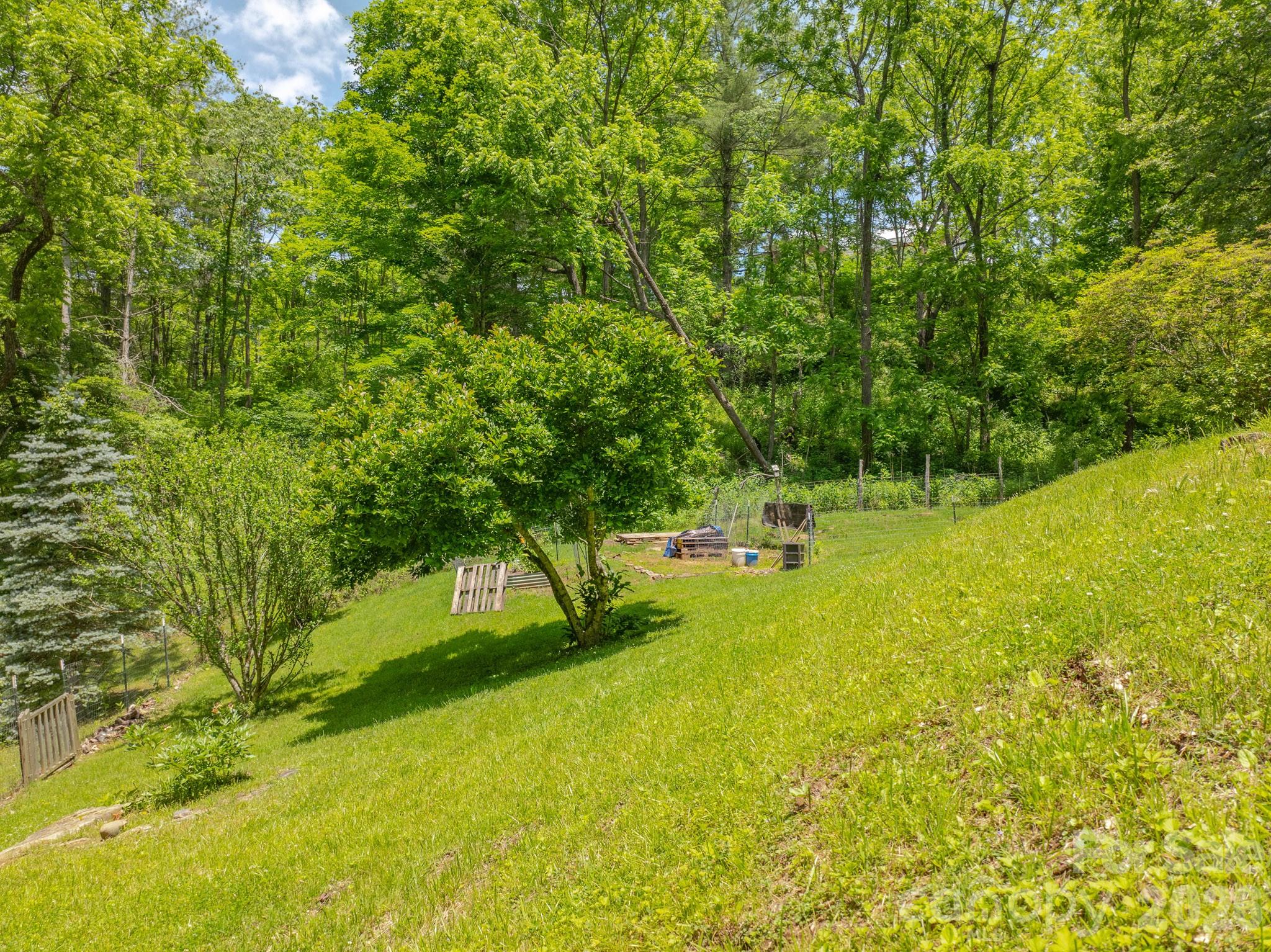 295 Richmond Road — Bakersville