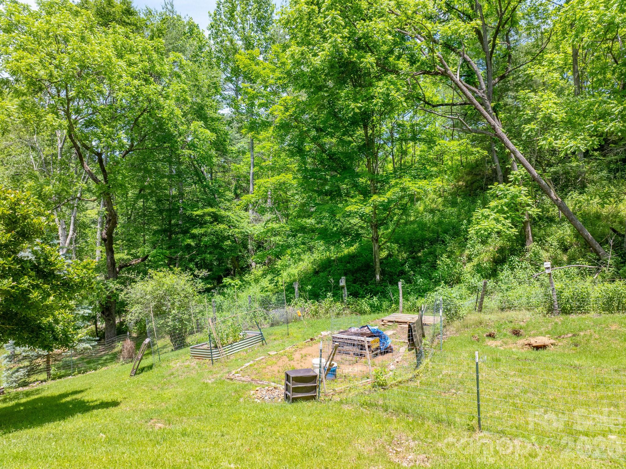 295 Richmond Road — Bakersville