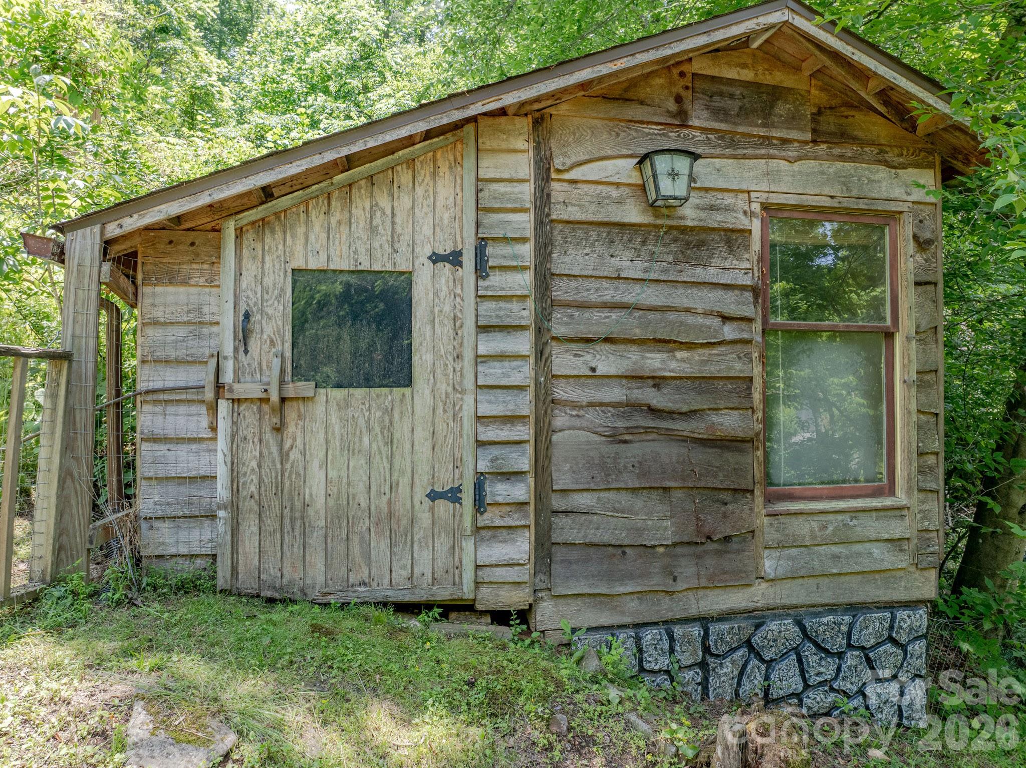 295 Richmond Road — Bakersville