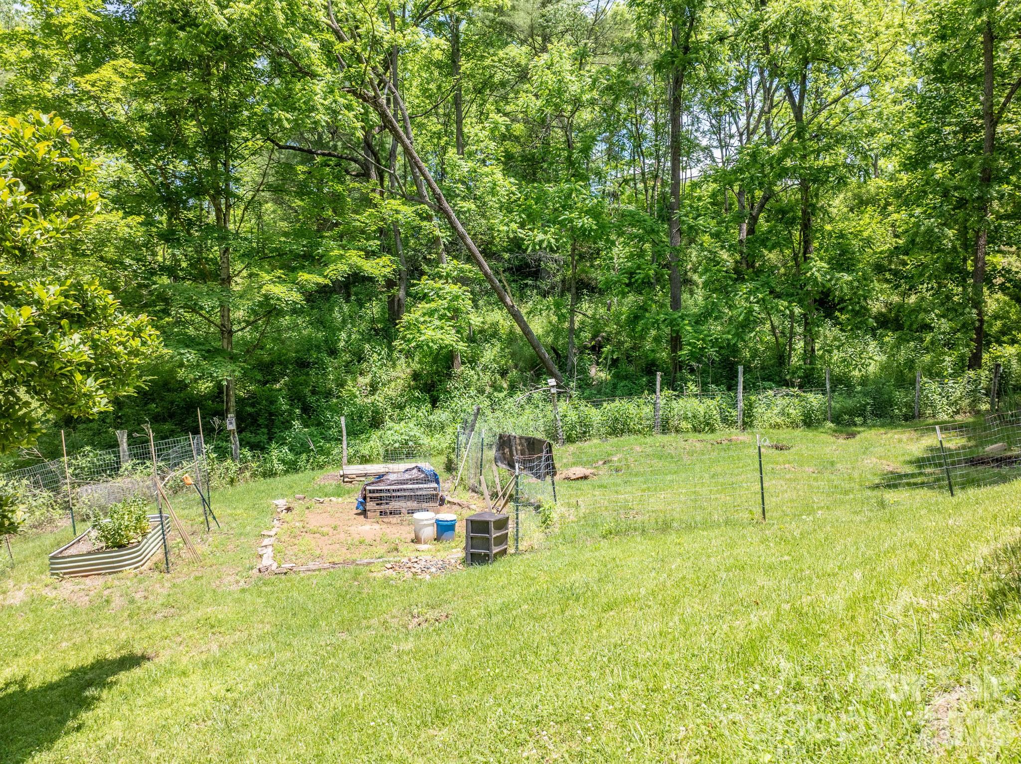 295 Richmond Road — Bakersville