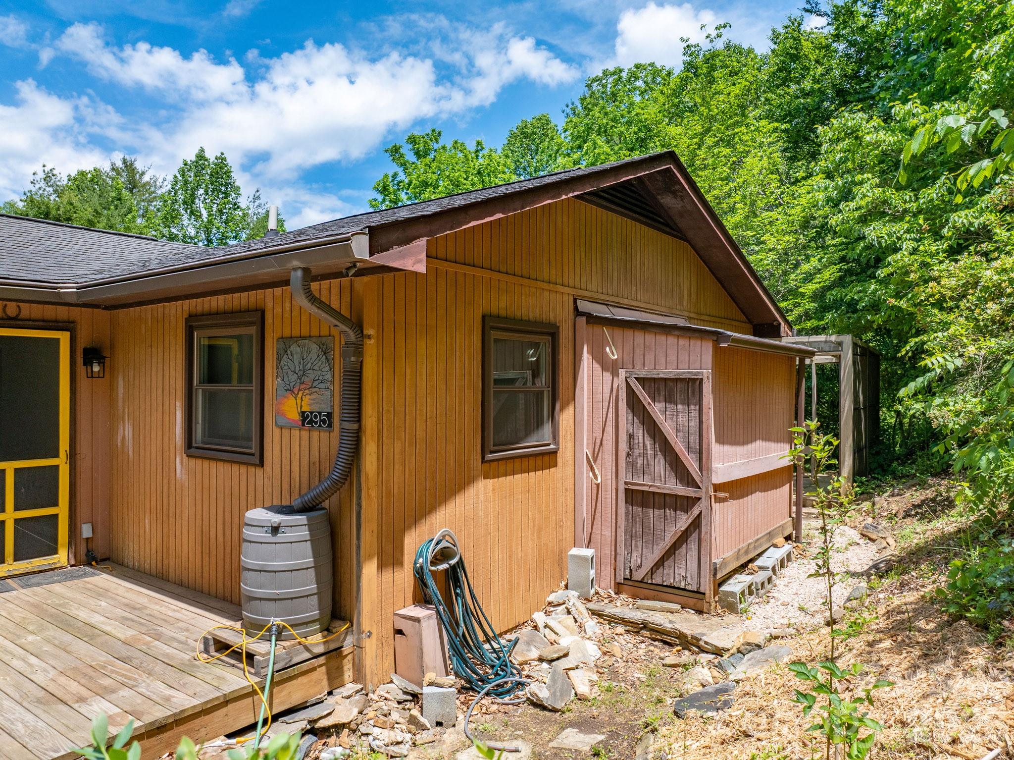 295 Richmond Road — Bakersville