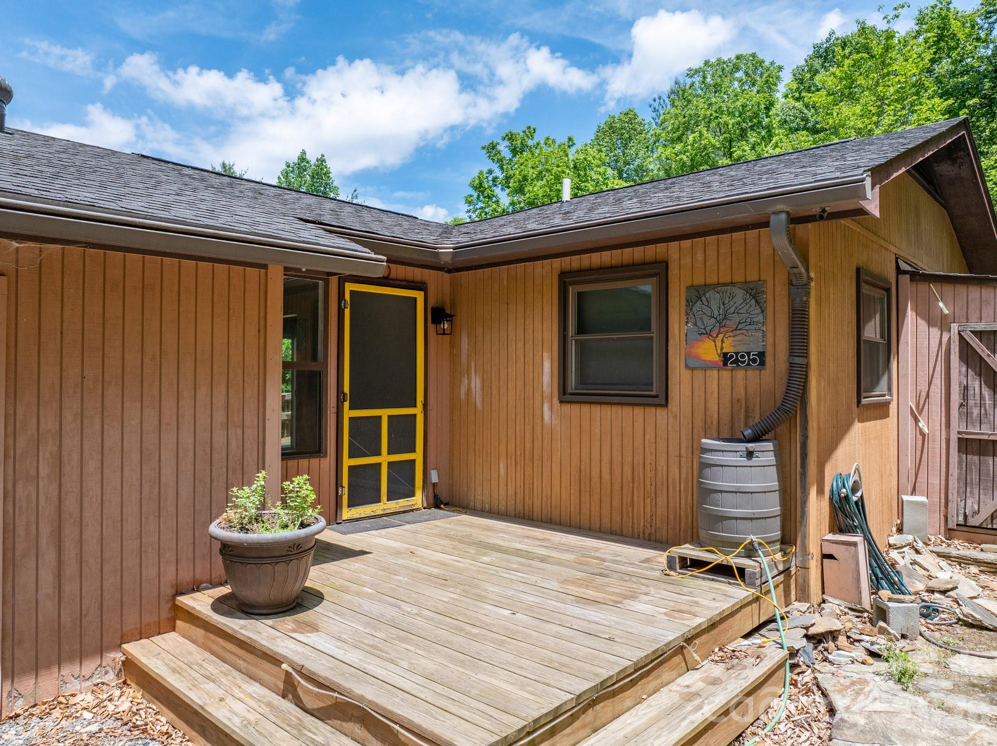 295 Richmond Road — Bakersville