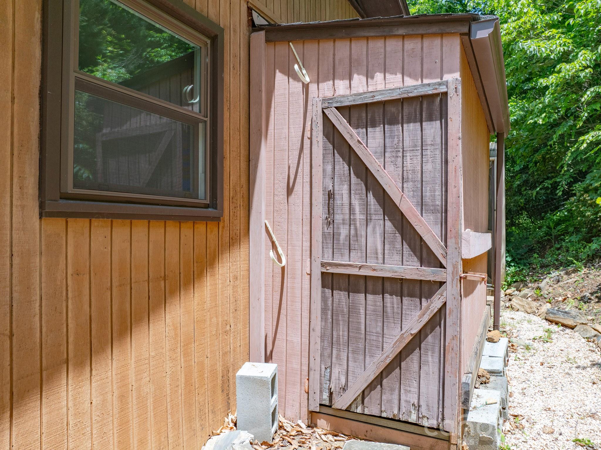 295 Richmond Road — Bakersville