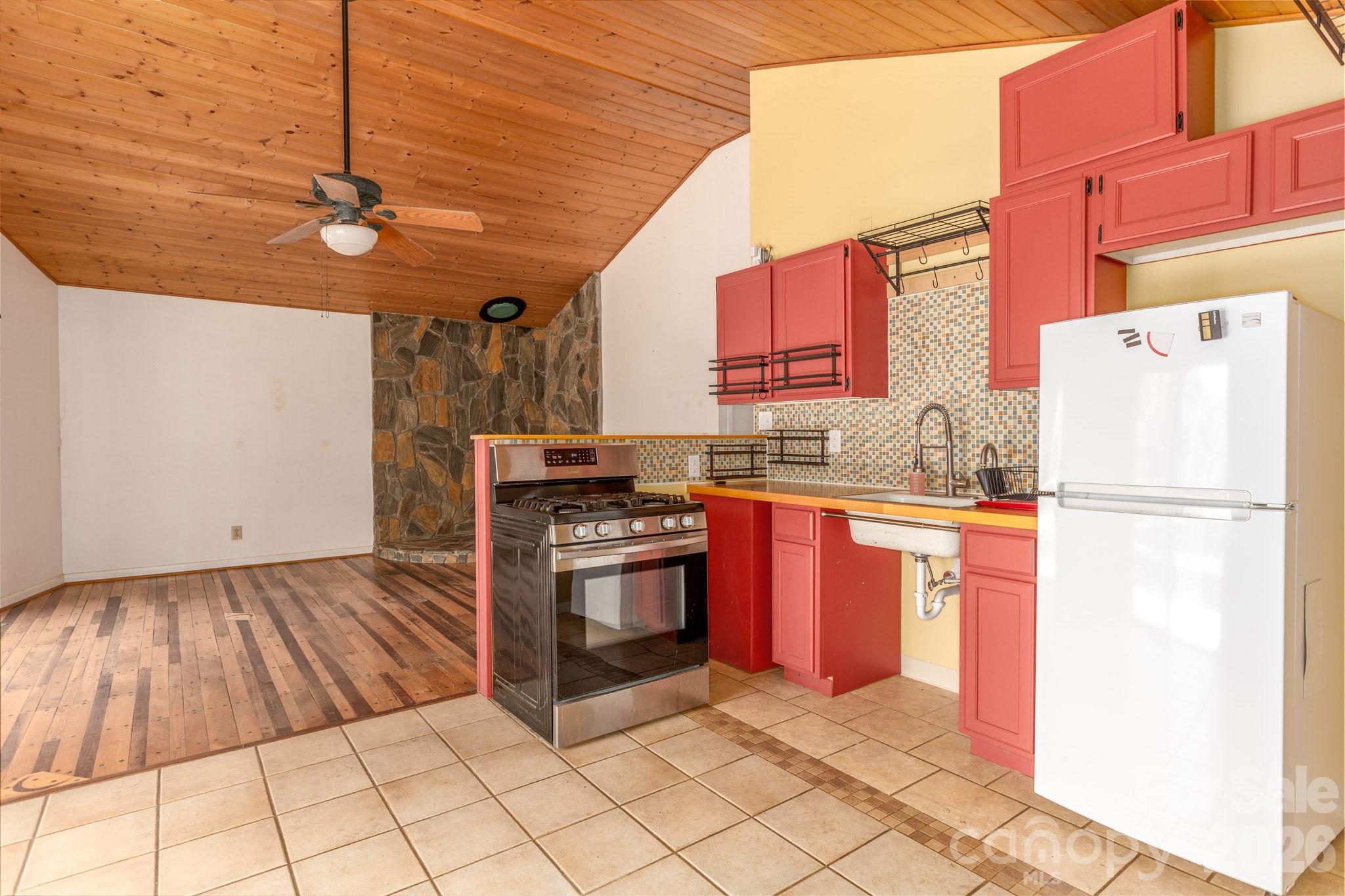 295 Richmond Road — Bakersville