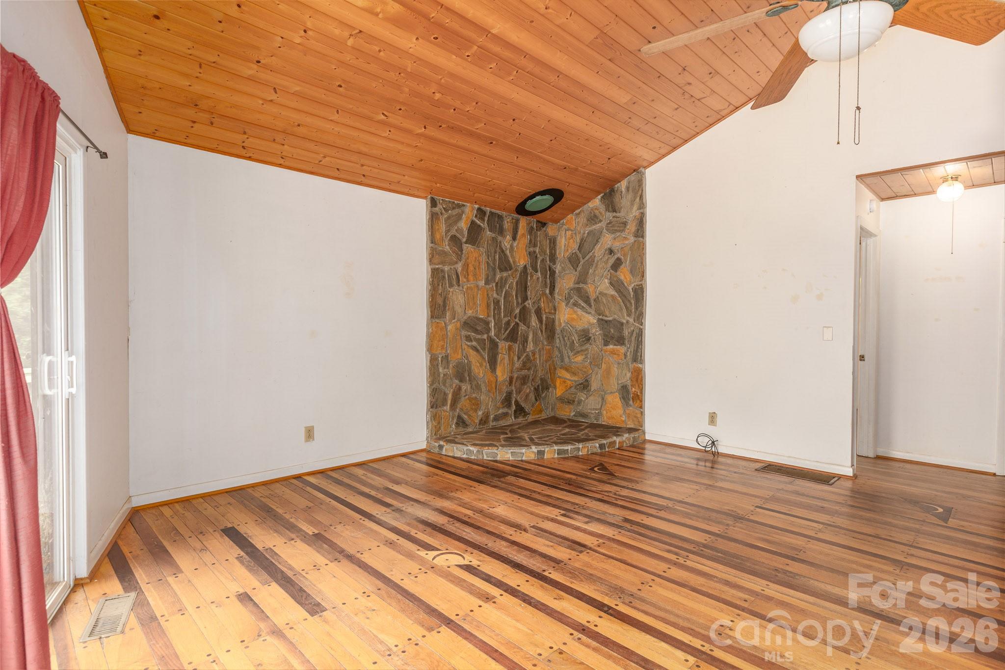 295 Richmond Road — Bakersville