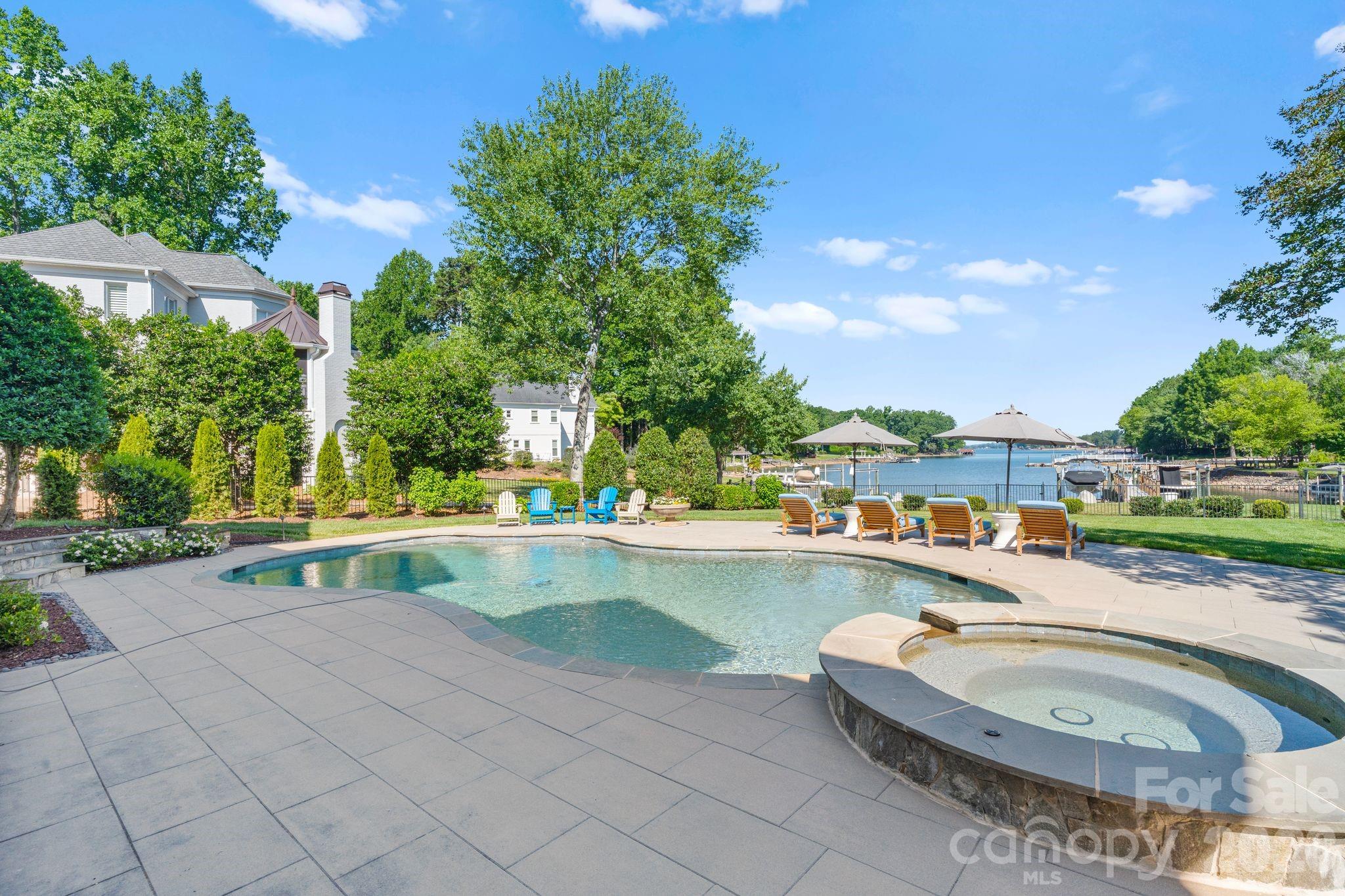 19300 Mary Ardrey Circle — Cornelius