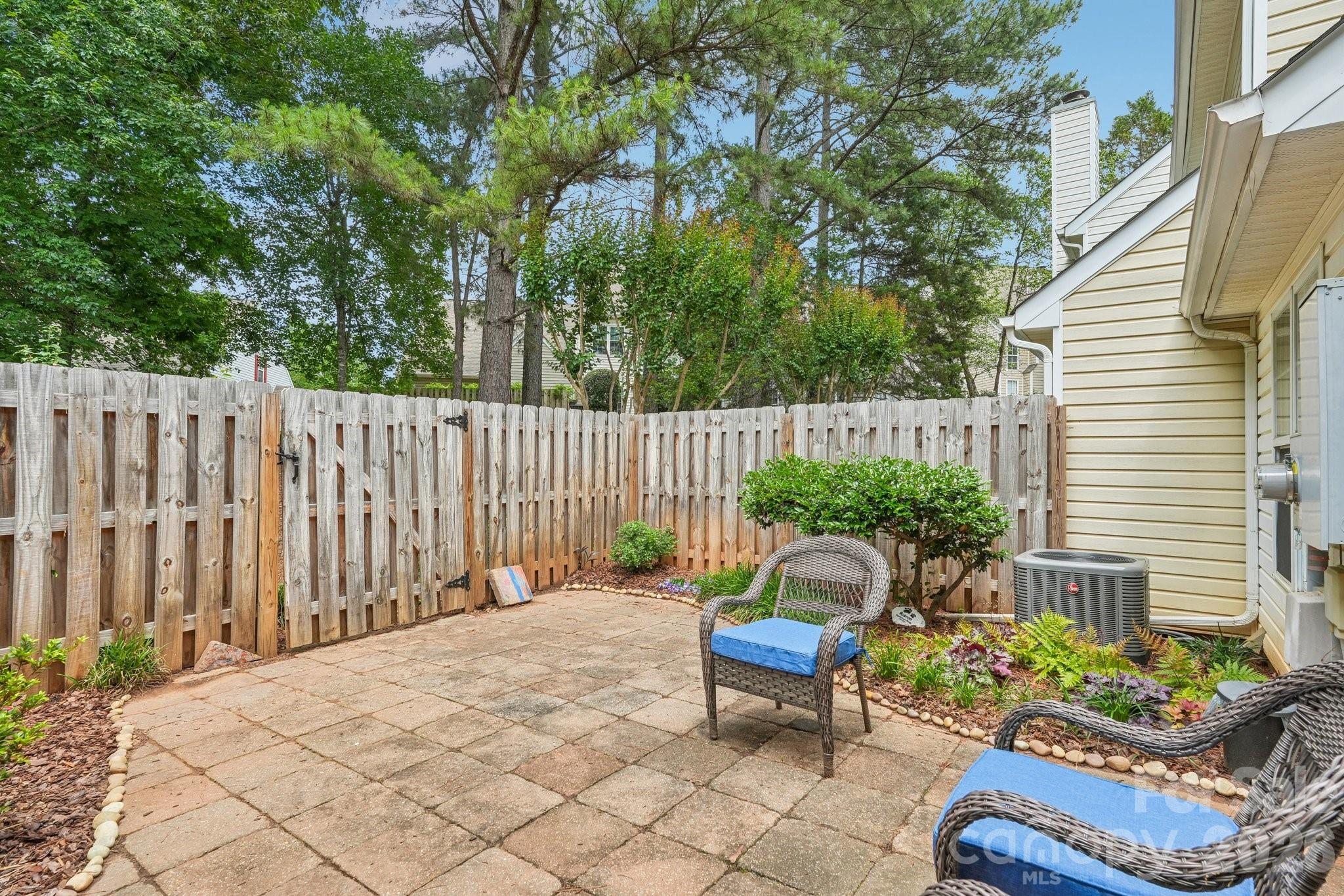 8406 Southgate Commons Drive — Charlotte