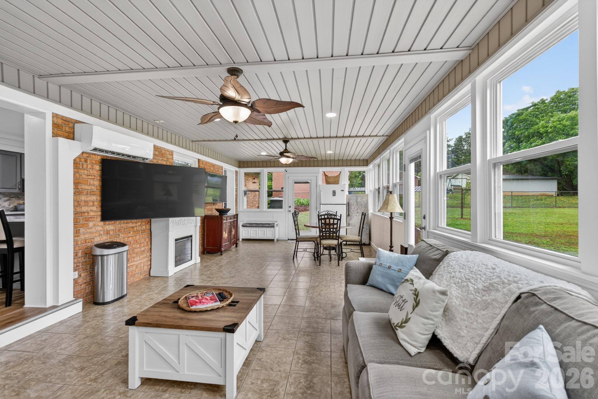 1172 Rainbow Circle — Catawba