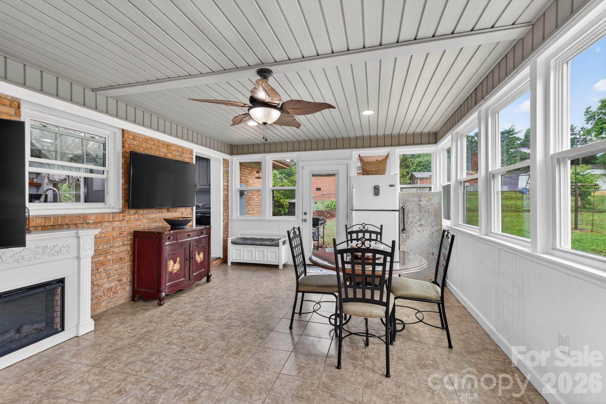 1172 Rainbow Circle — Catawba
