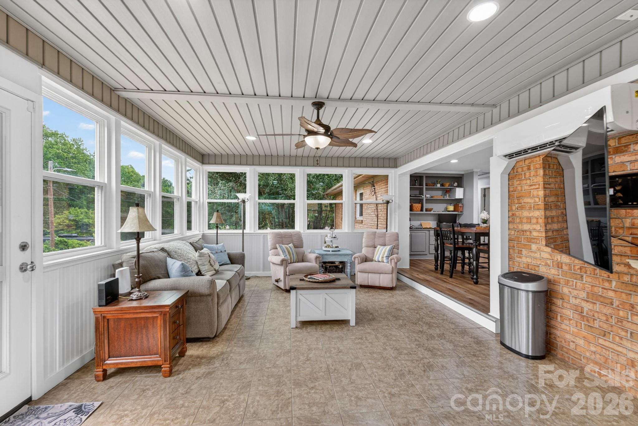 1172 Rainbow Circle — Catawba