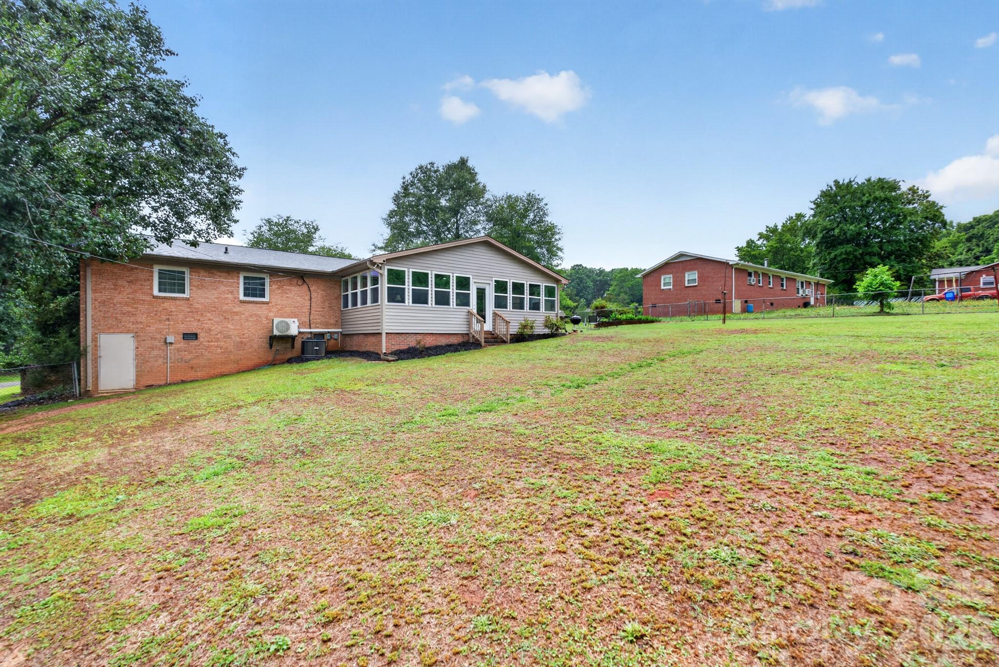 1172 Rainbow Circle — Catawba