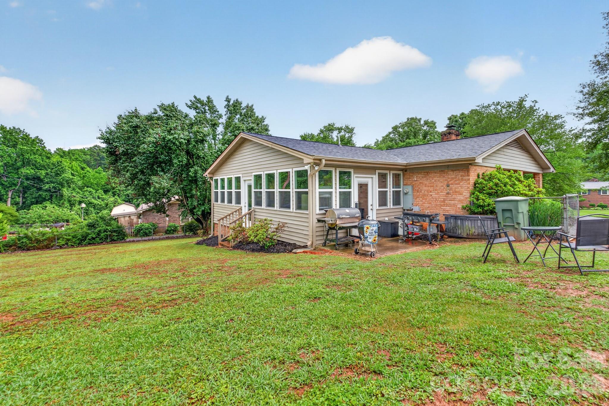1172 Rainbow Circle — Catawba