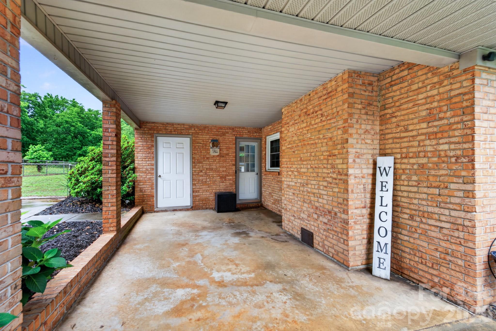 1172 Rainbow Circle — Catawba