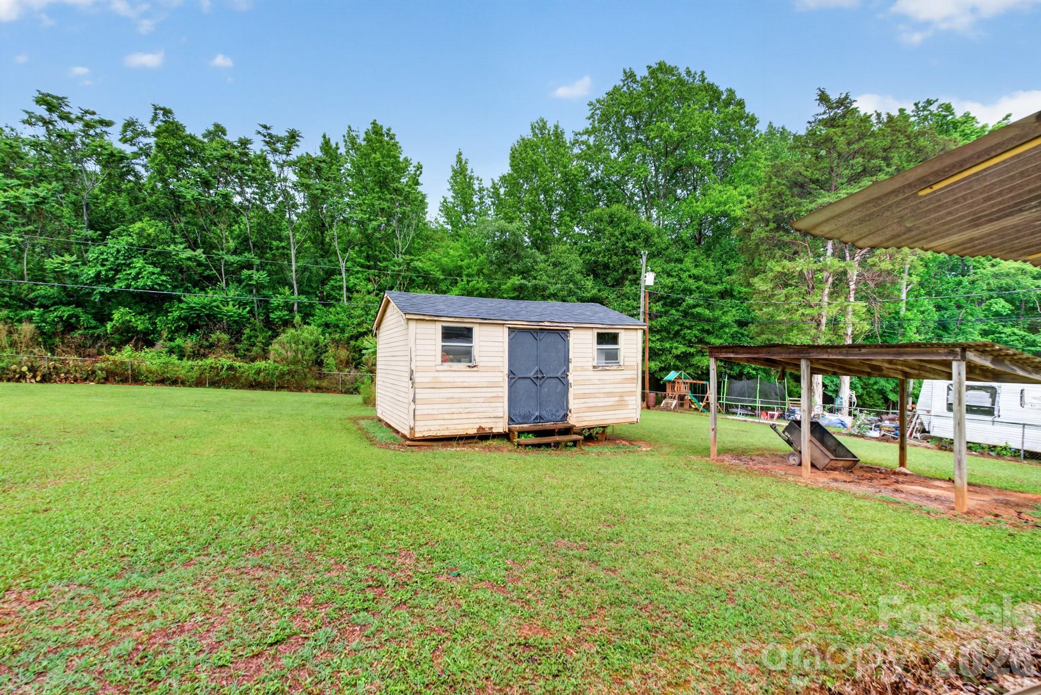 1172 Rainbow Circle — Catawba