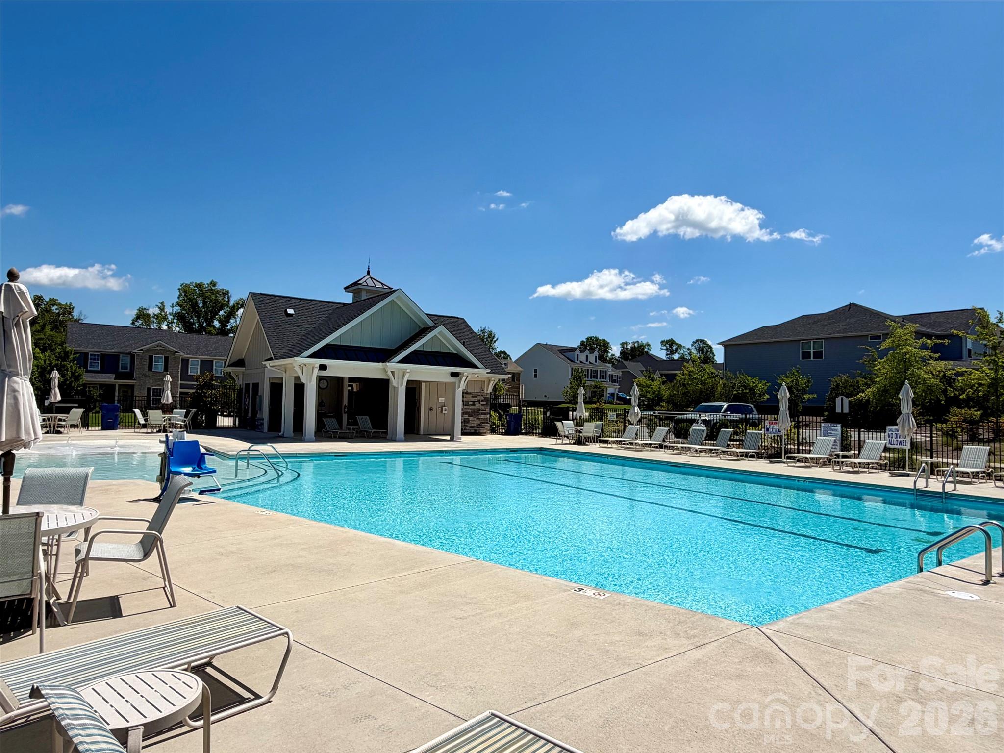 1318 Poppy Way — Matthews