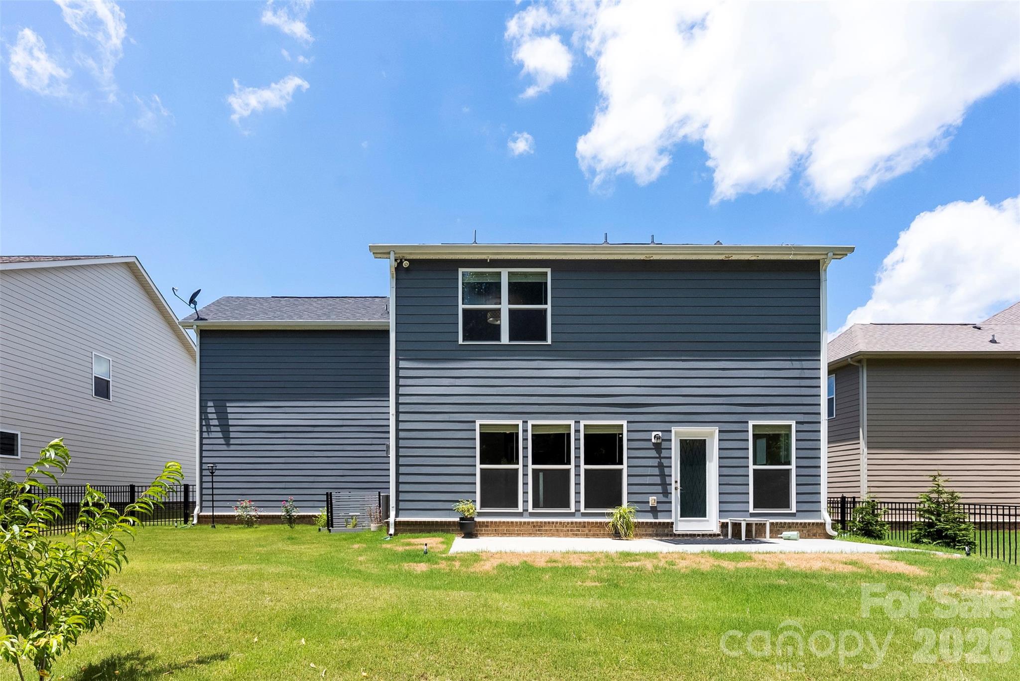 1318 Poppy Way — Matthews
