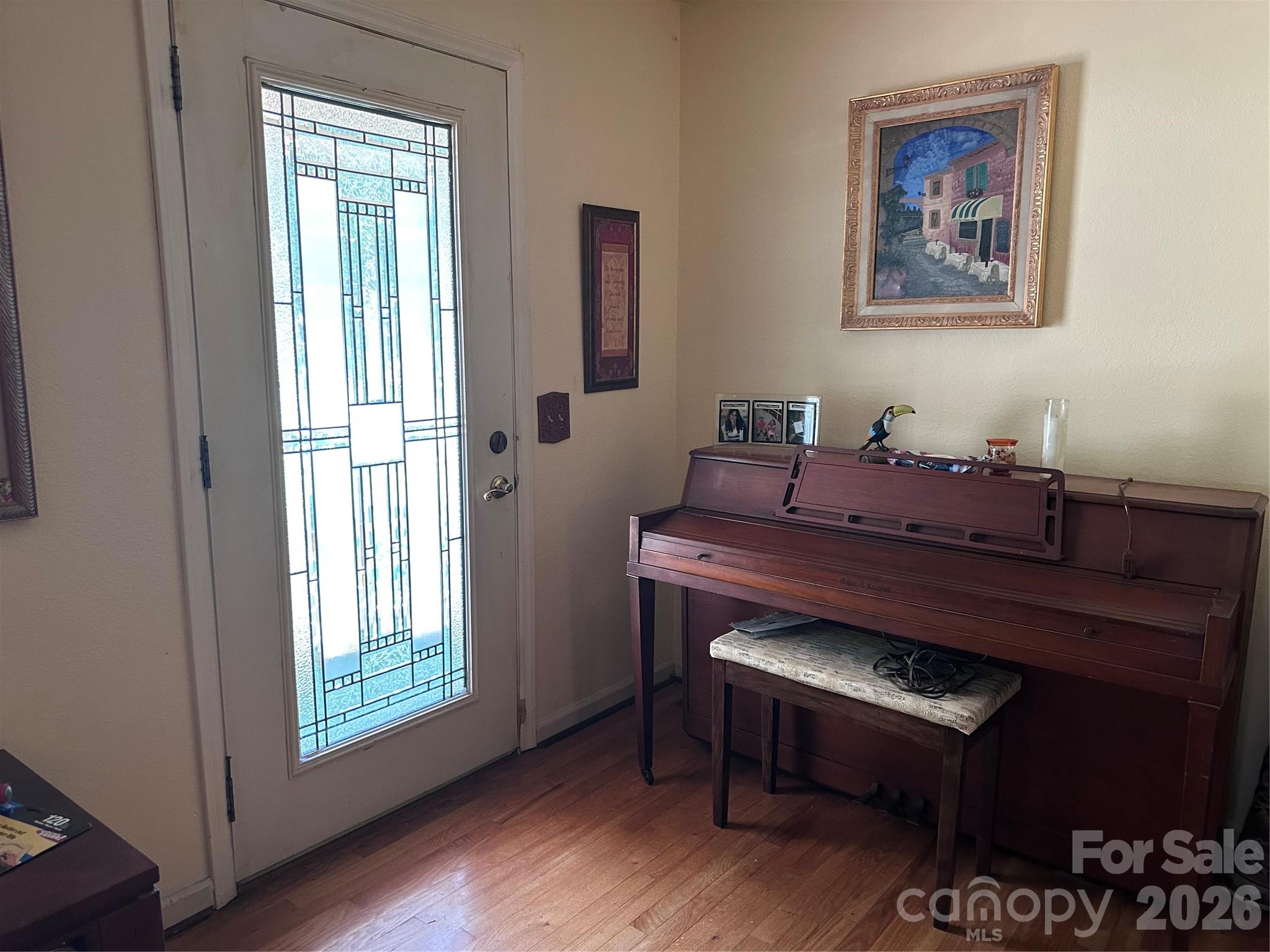 523 Boxwood Street — Hudson