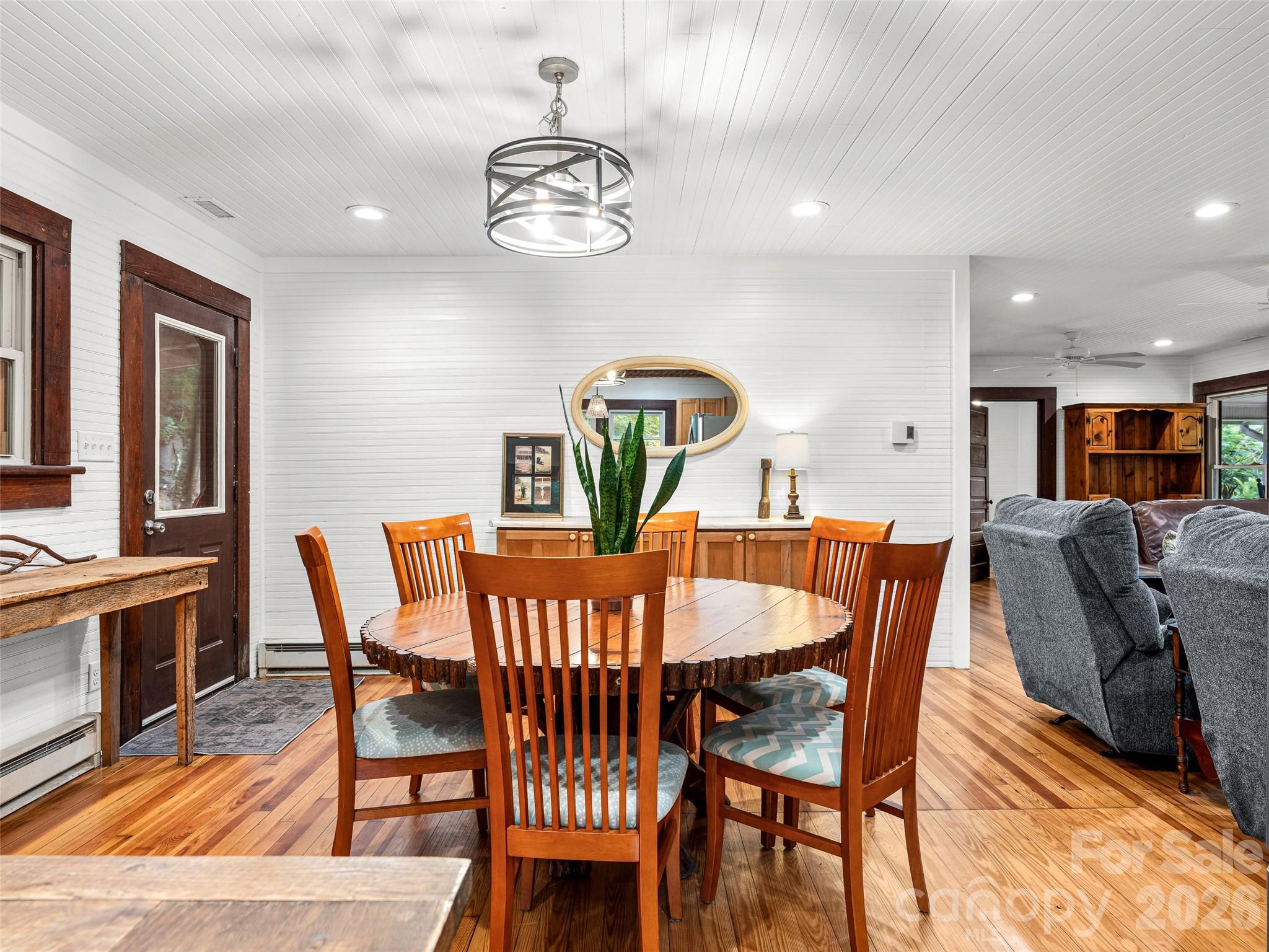 206 Chestnut Hill Road — Gerton