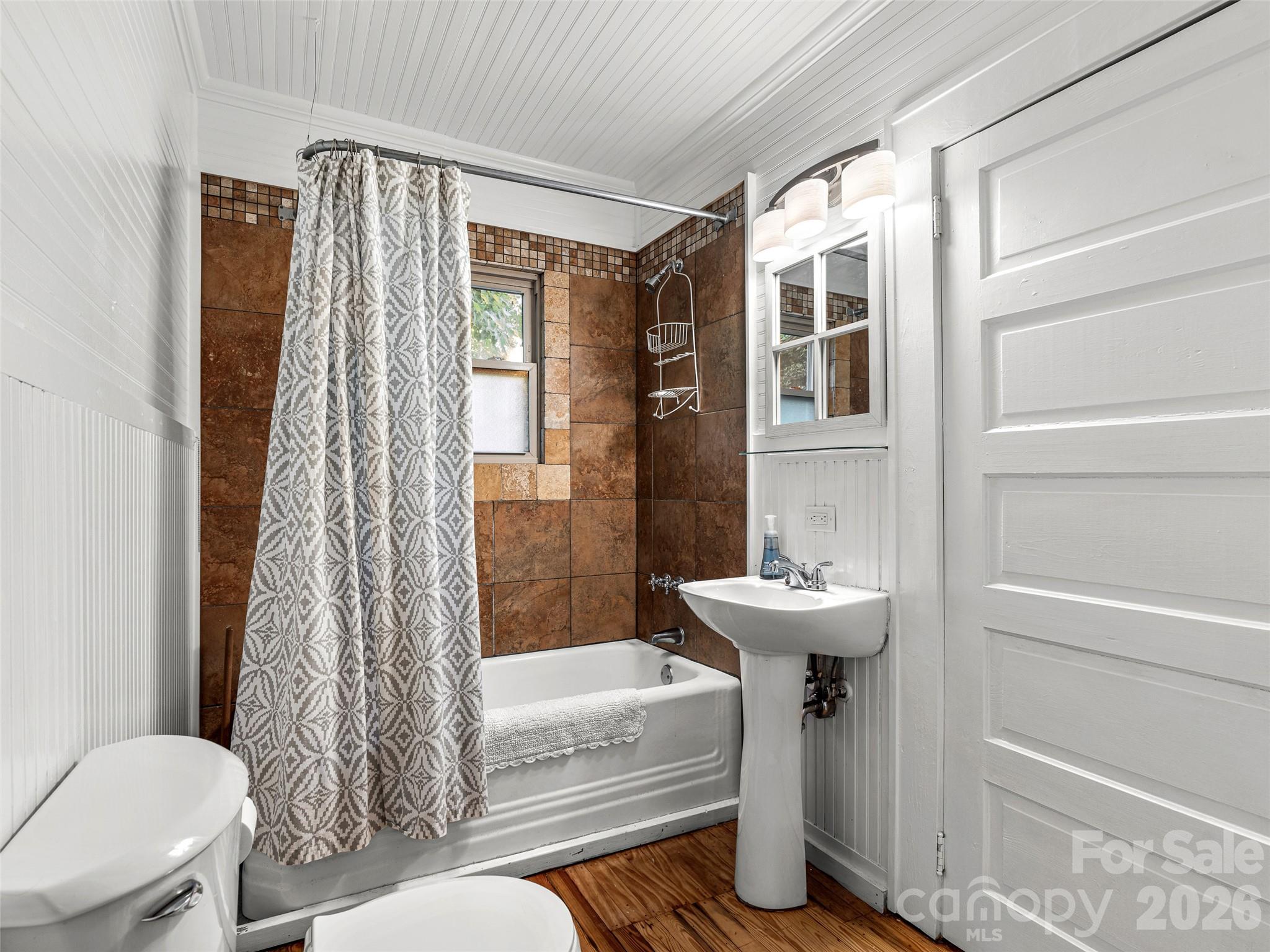 206 Chestnut Hill Road — Gerton