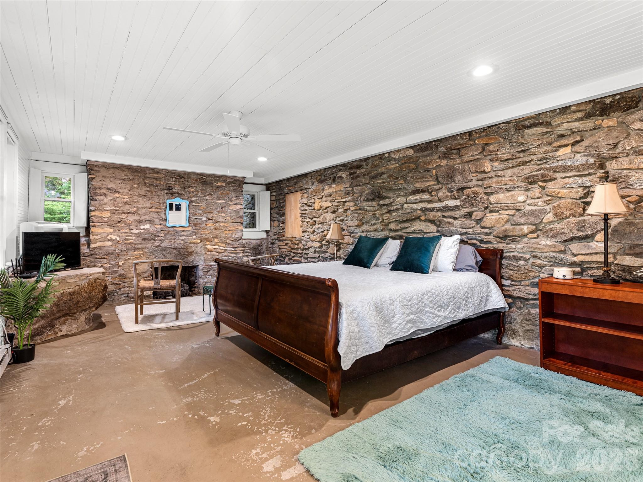 206 Chestnut Hill Road — Gerton