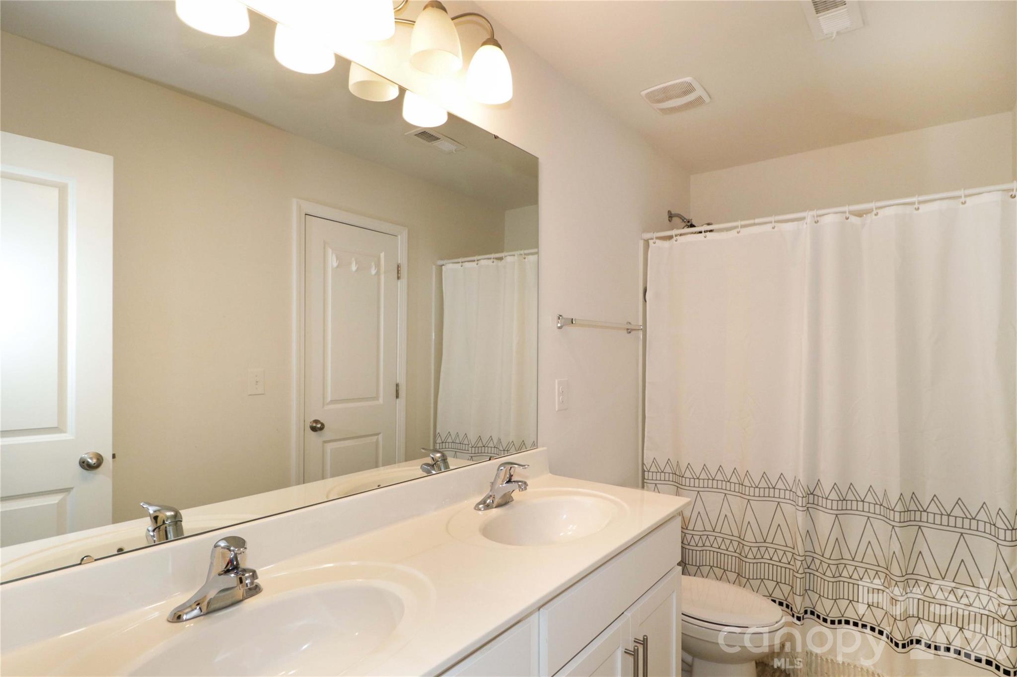 124 Kingsway Drive — Mooresville