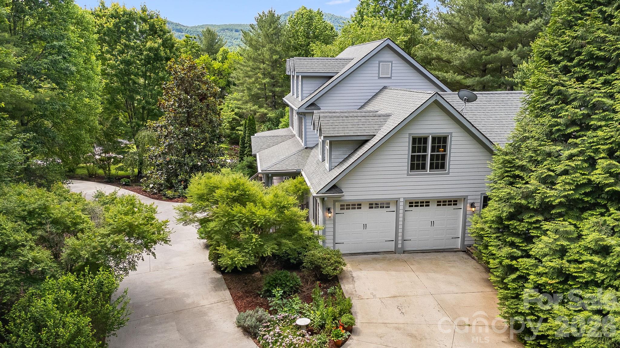 335 Daylily Drive — Hendersonville