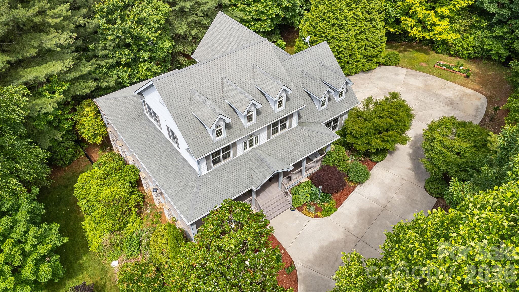 335 Daylily Drive — Hendersonville