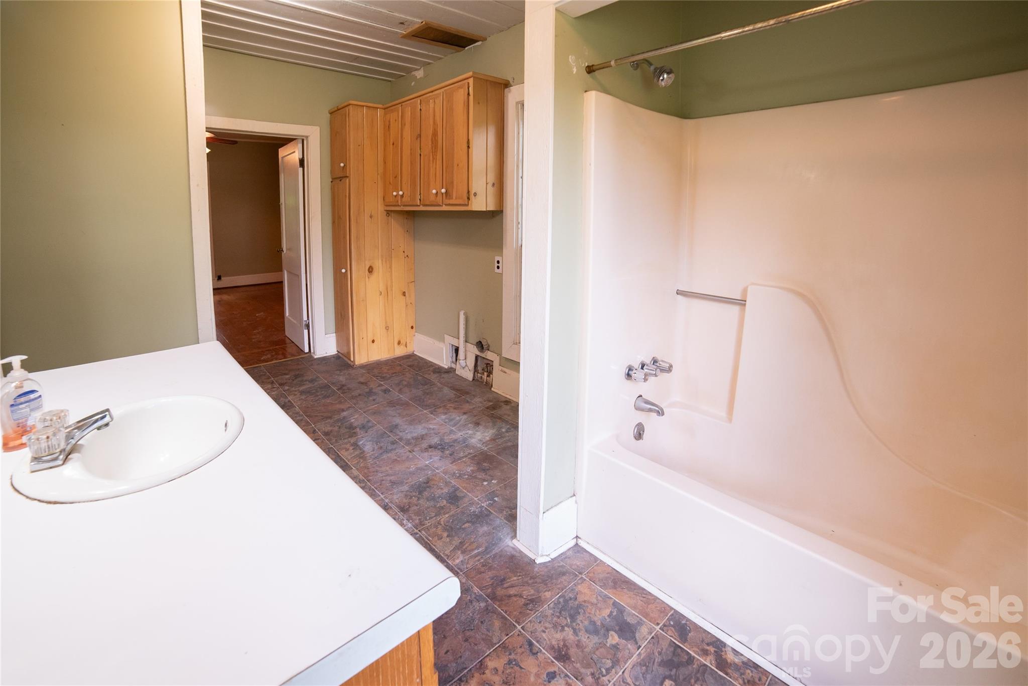 1511 Millers Creek Road — Lenoir