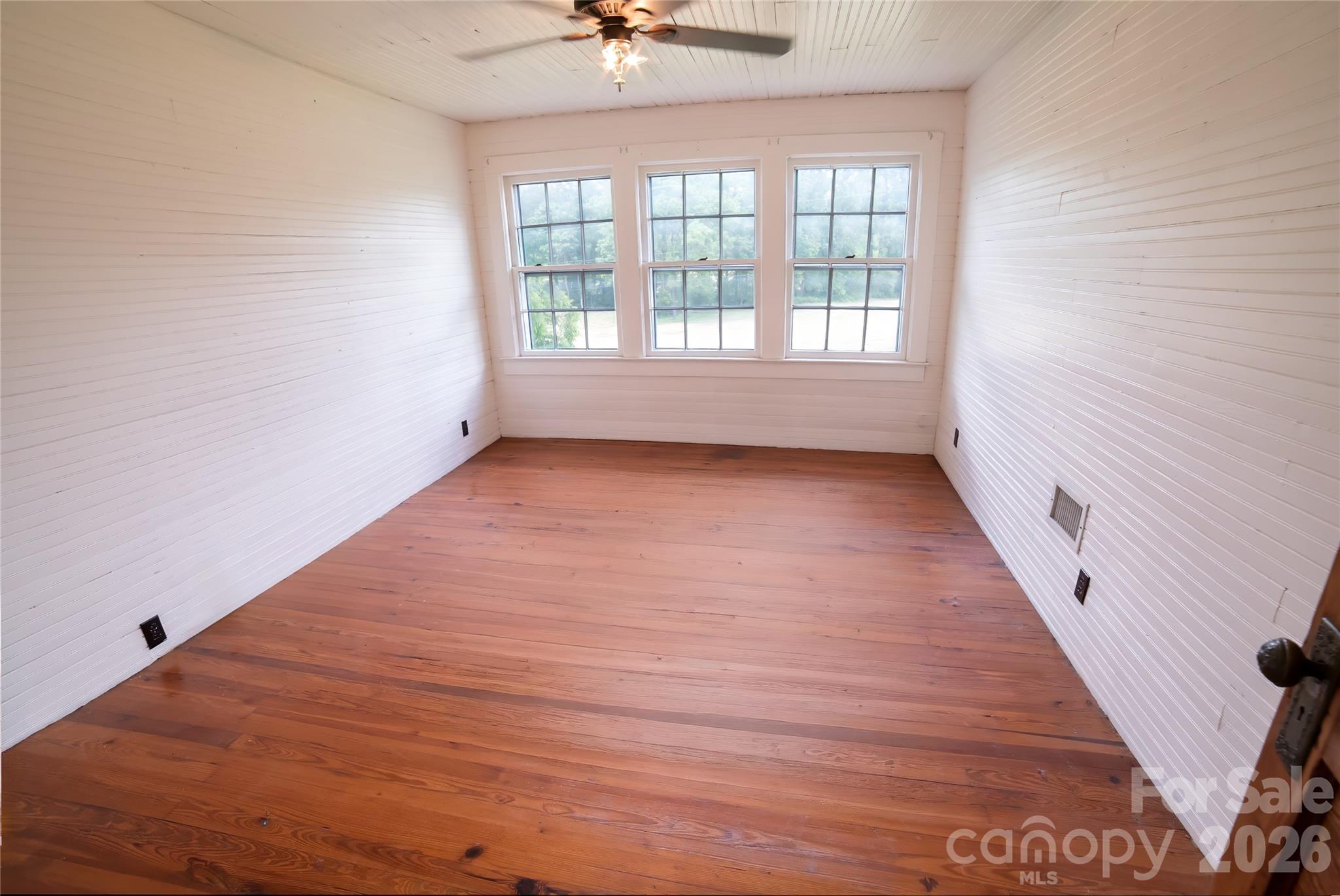 1511 Millers Creek Road — Lenoir