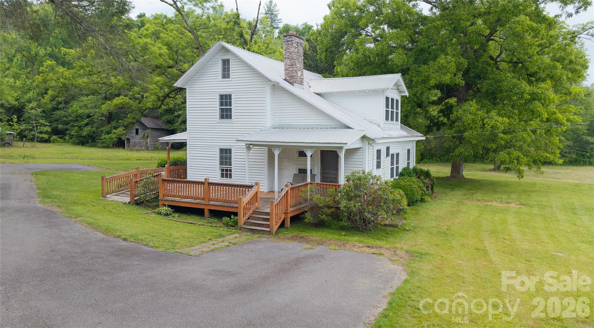 1511 Millers Creek Road — Lenoir