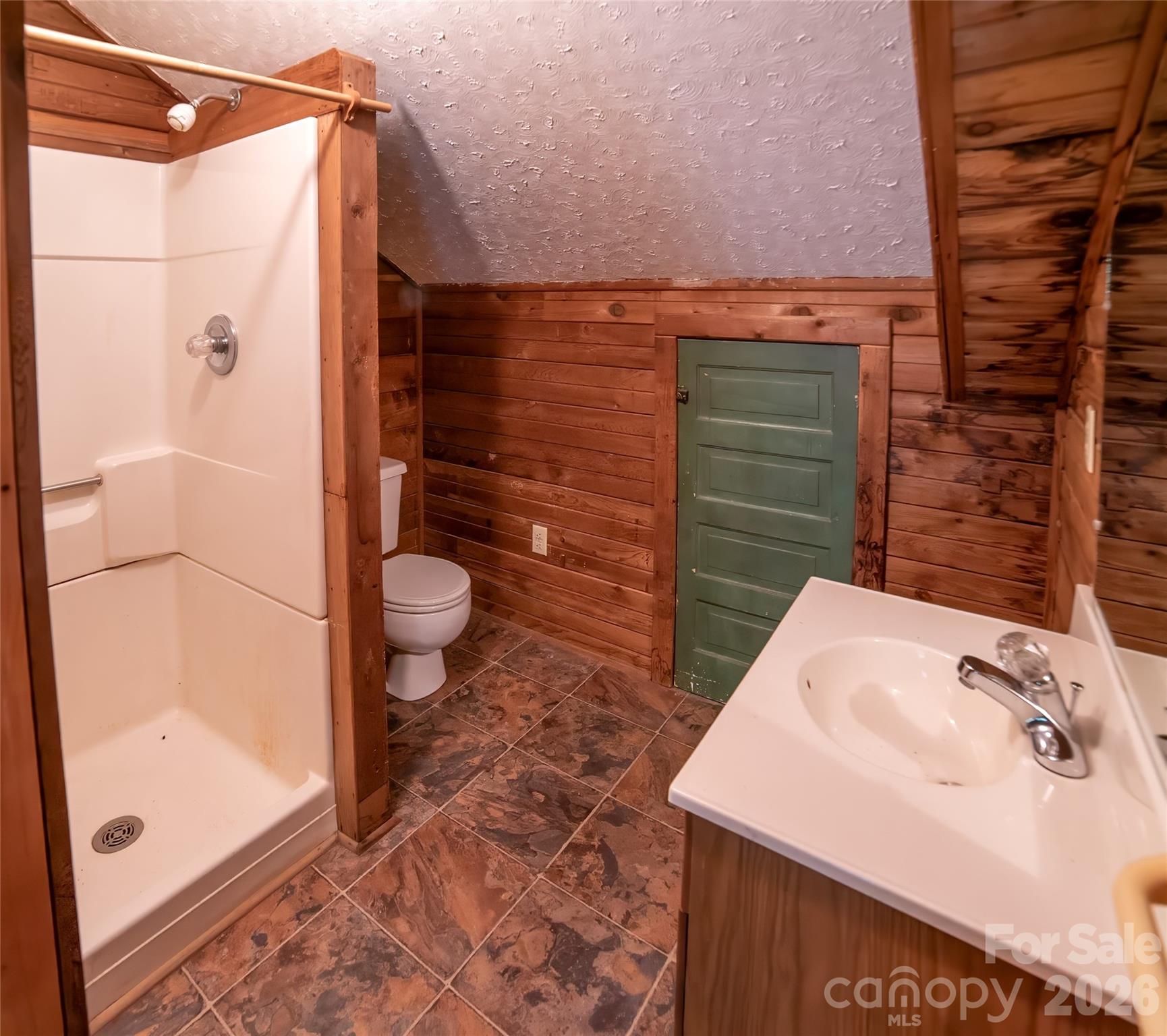 1511 Millers Creek Road — Lenoir