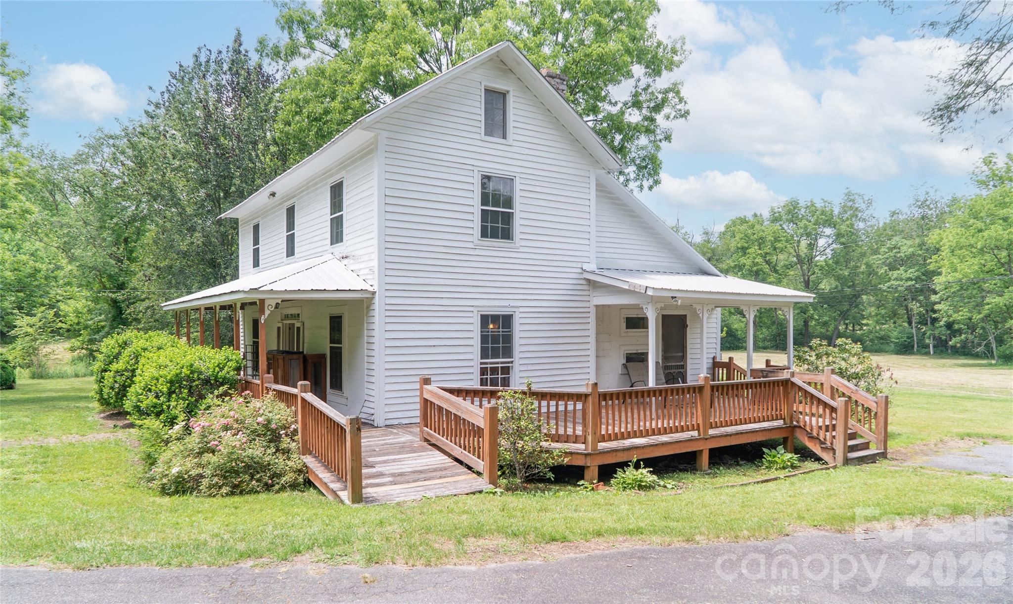1511 Millers Creek Road — Lenoir