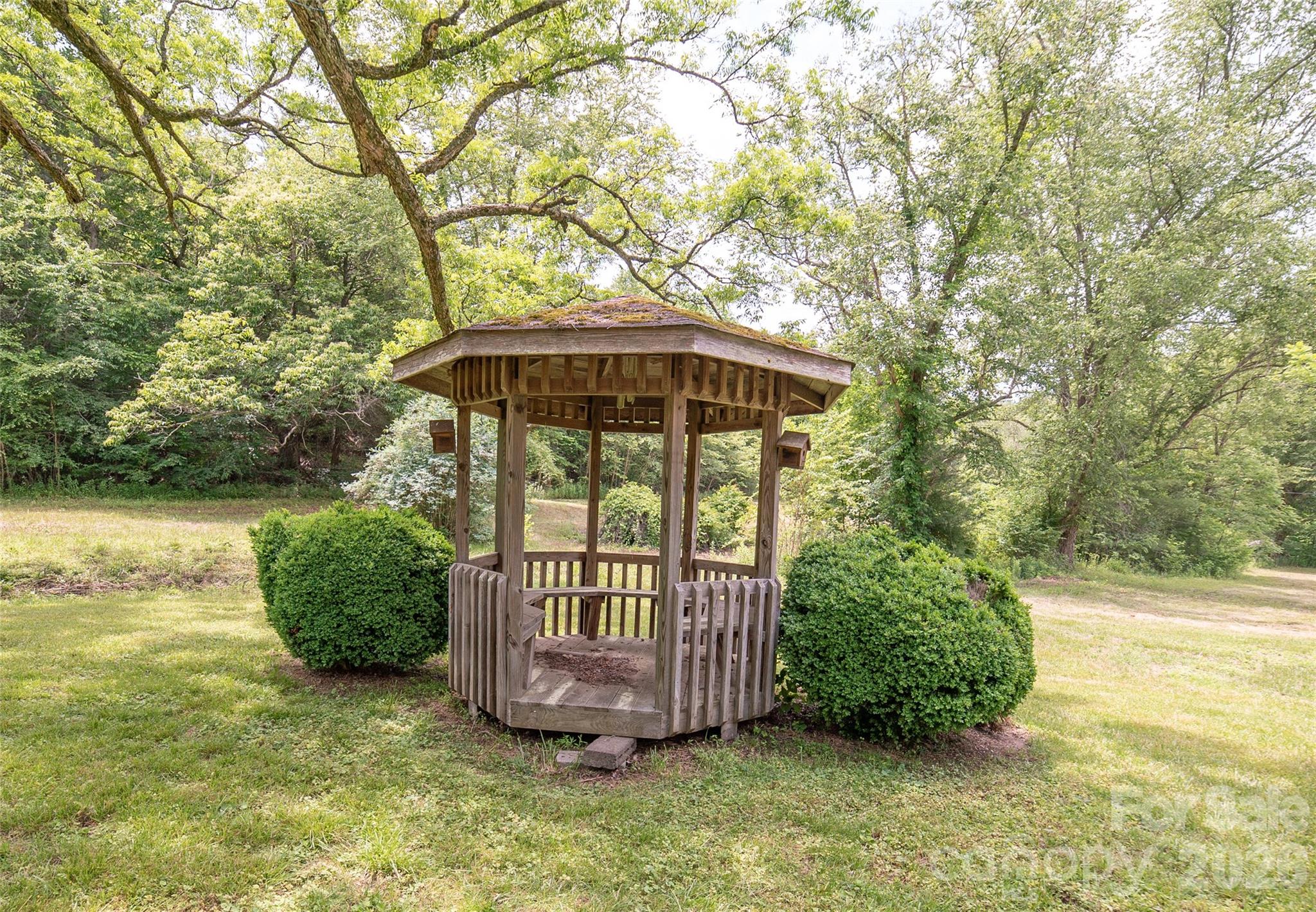1511 Millers Creek Road — Lenoir
