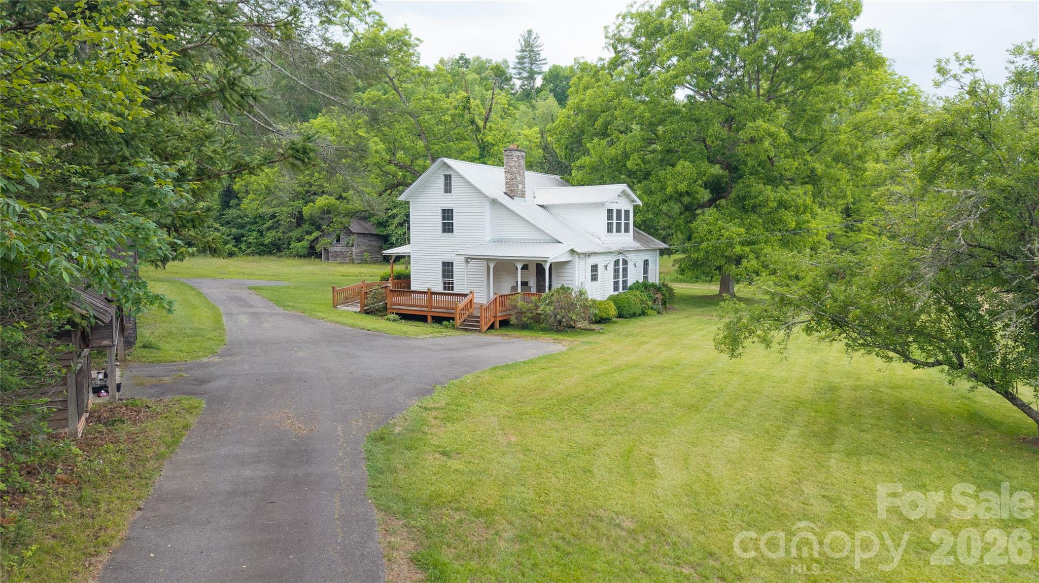 1511 Millers Creek Road — Lenoir