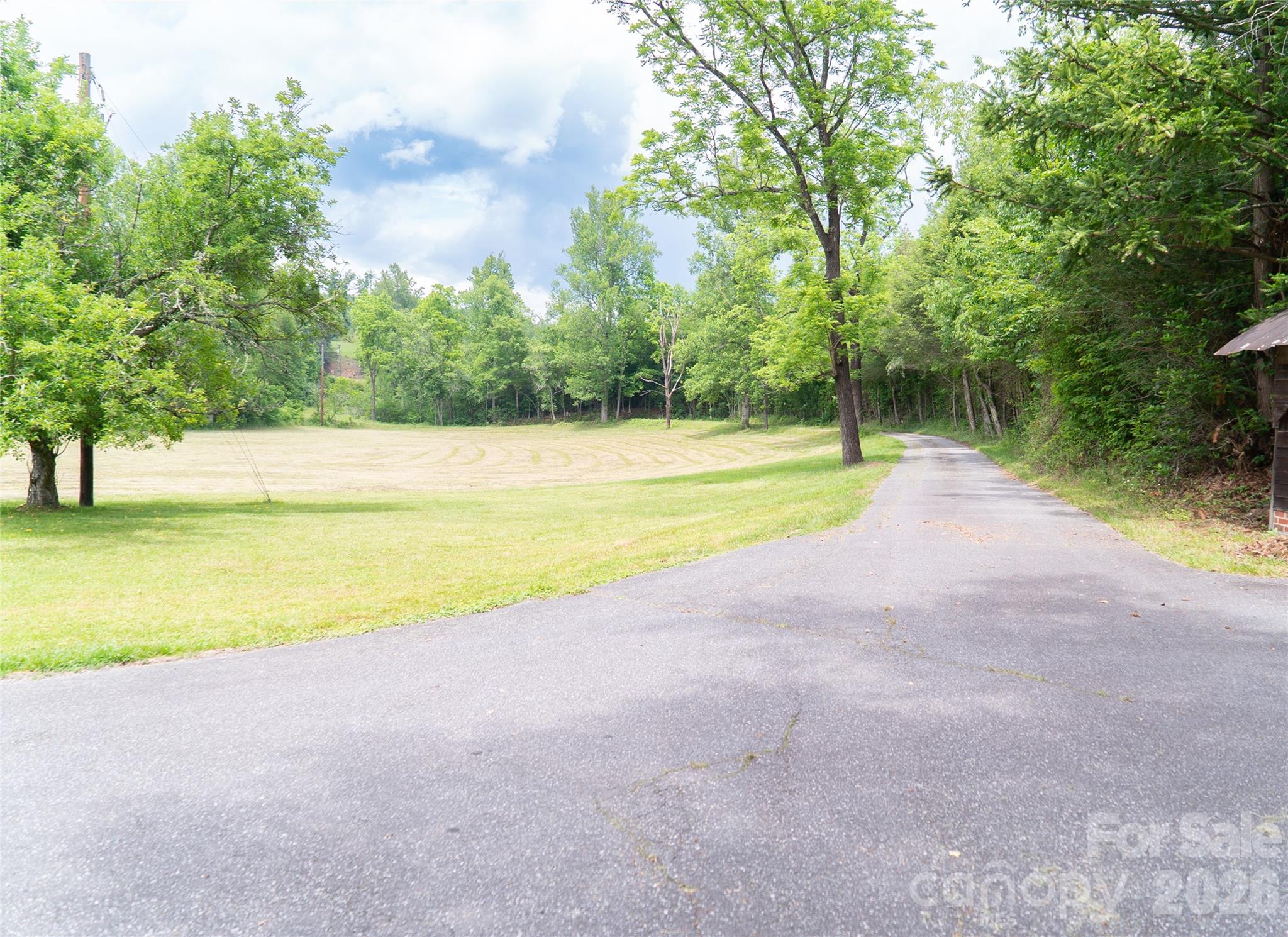 1511 Millers Creek Road — Lenoir