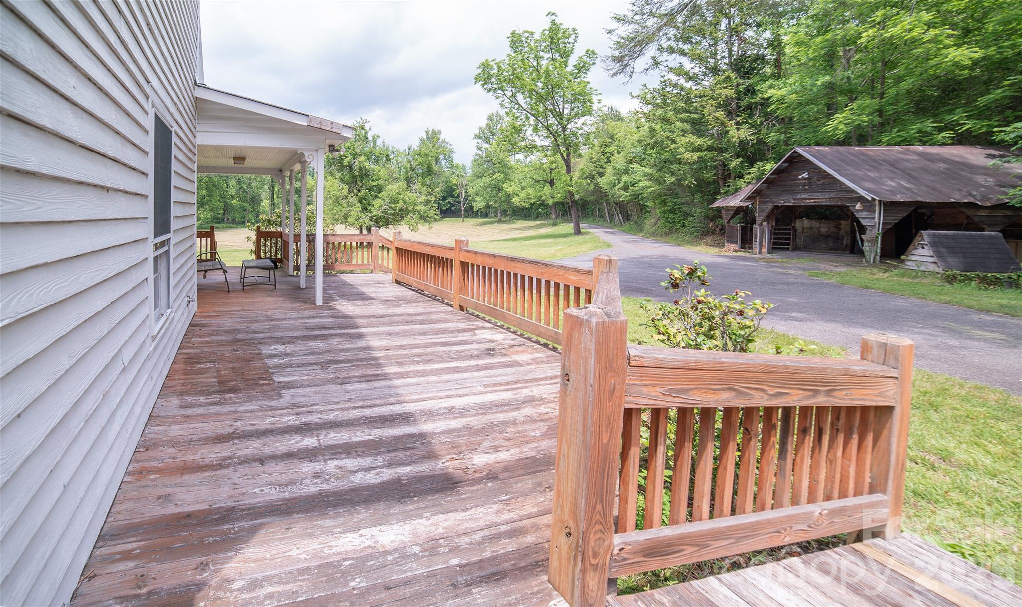 1511 Millers Creek Road — Lenoir