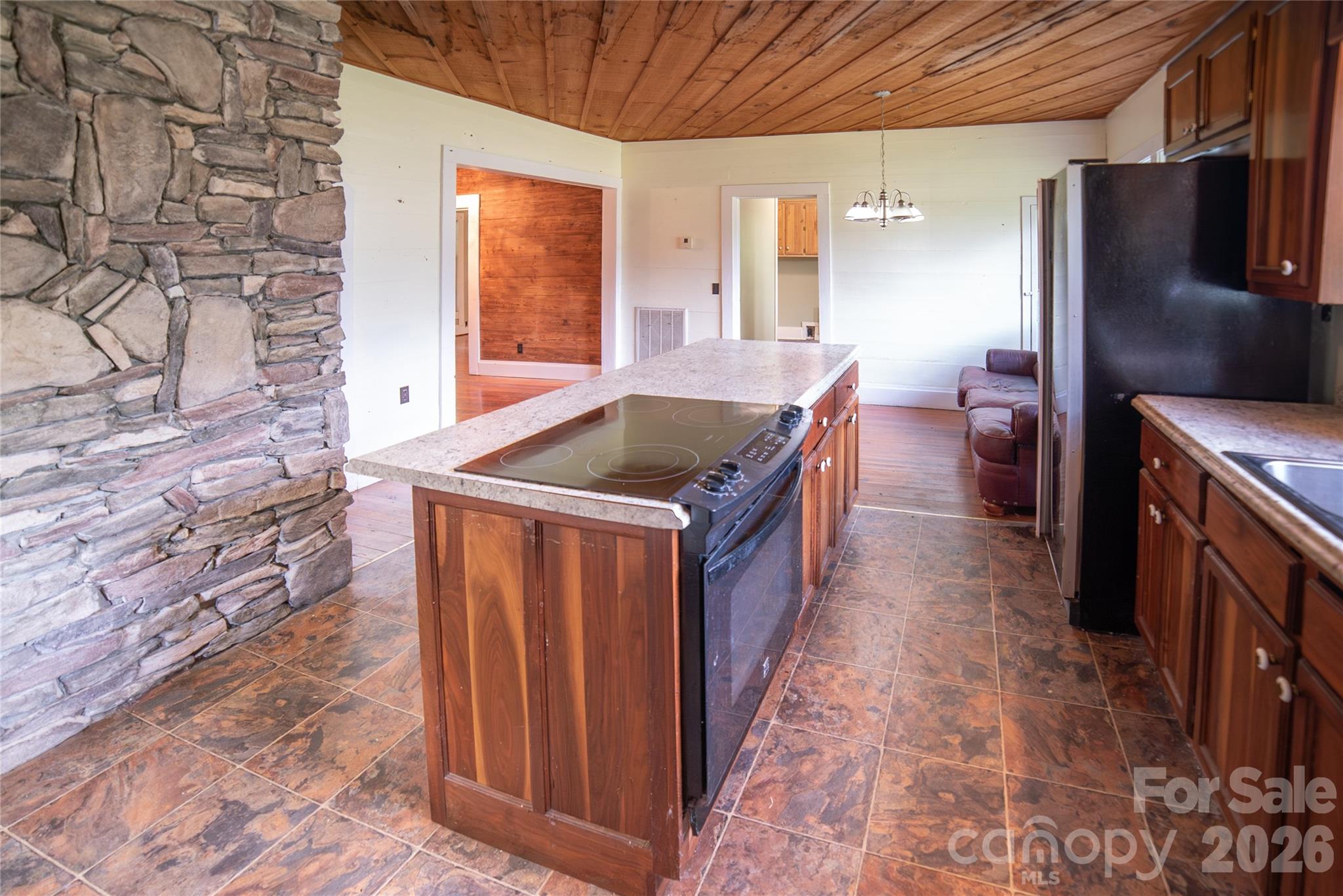 1511 Millers Creek Road — Lenoir