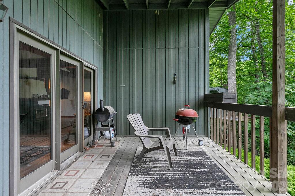 118 Little Bear Lane — Pisgah Forest