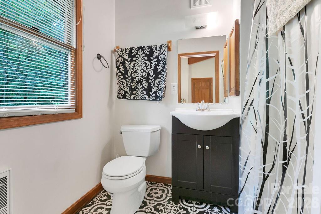 118 Little Bear Lane — Pisgah Forest