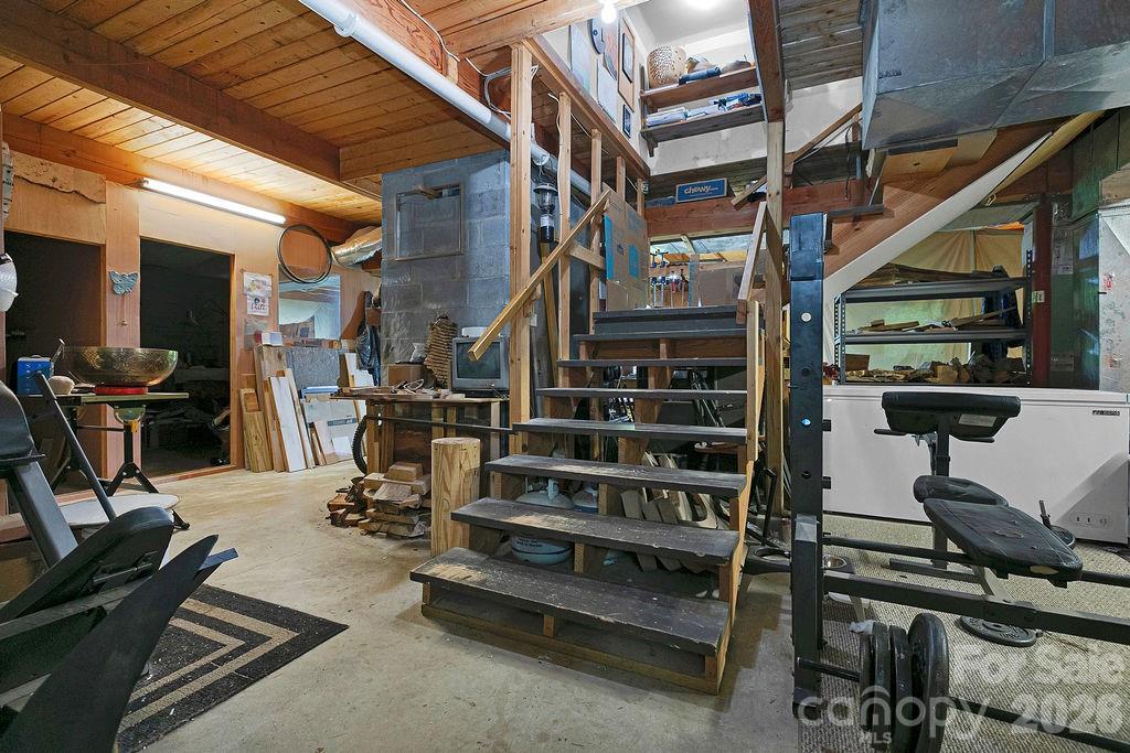 118 Little Bear Lane — Pisgah Forest