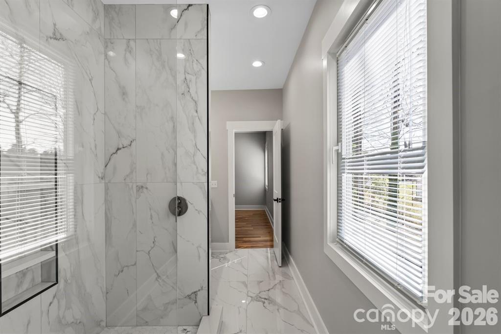 543 30th Avenue NW — Hickory